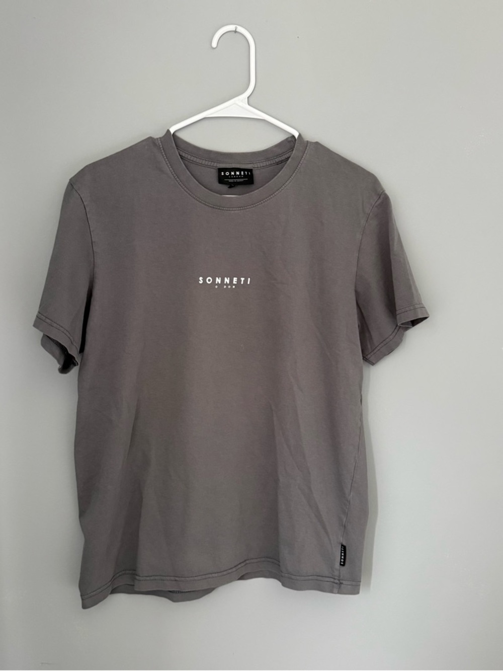 SONNETI LONDON ESSENTIAL T-SHIRT - Picture 2 of 7